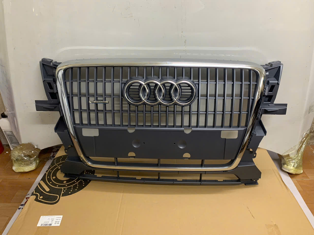 Mặt ca lăng Audi Q5 2012